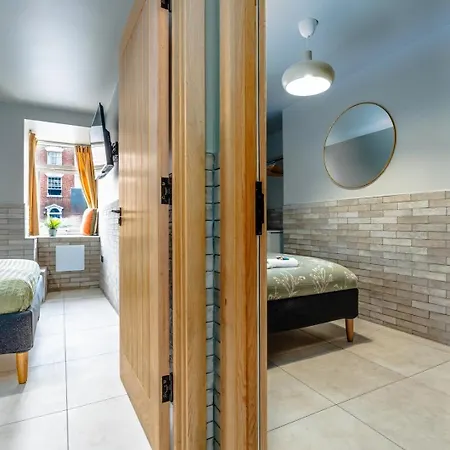 Hot Tub Center Flat With Ac, Art And More! * Bristol