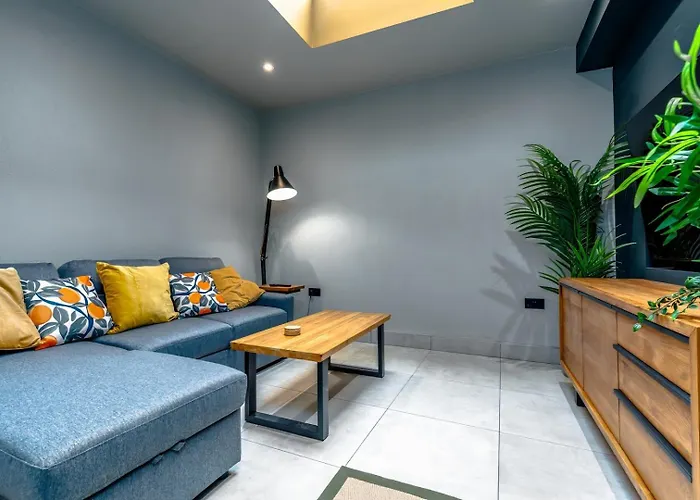 Stylish Stokes Croft Apartment, Private Hot Tub Apartmán *