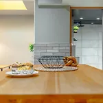 Daire Stylish Stokes Croft Apartment, Private Hot Tub *