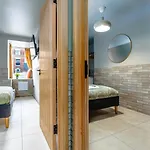 Stylish Stokes Croft Apartment, Private Hot Tub * بريستول
