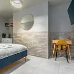 Stylish Stokes Croft Apartment, Private Hot Tub شقة