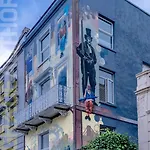 Stylish Stokes Croft Apartment, Private Hot Tub بريستول