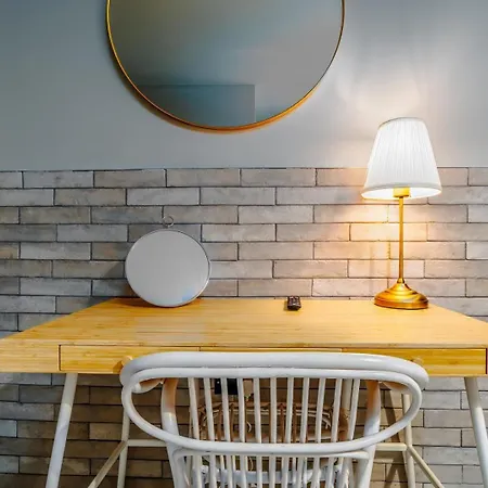 Apartment With Hot Tub, Art And More! *