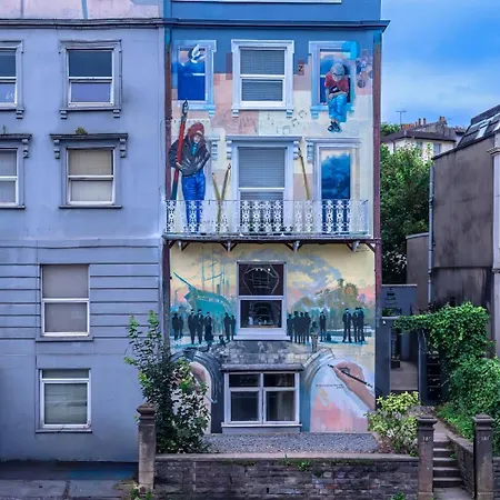 شقة Stylish Stokes Croft Apartment, Private Hot Tub بريستول